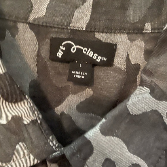 Art class button down short sleeve shirt. Size boys large. Camouflage - Picture 3 of 4